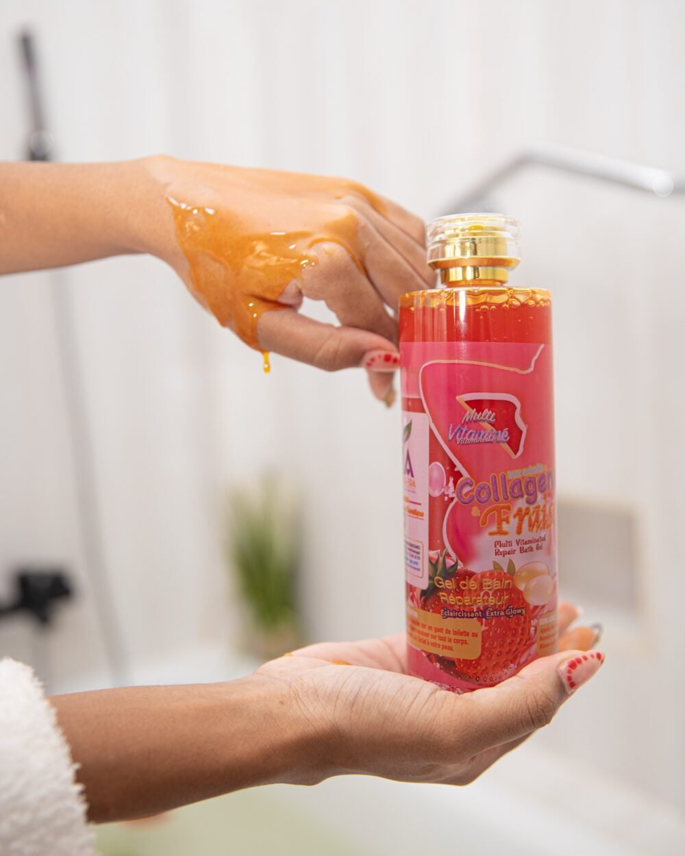 GEL DOUCHE ECLAIRCISSANT COLLAGÈNE & FRAISE.