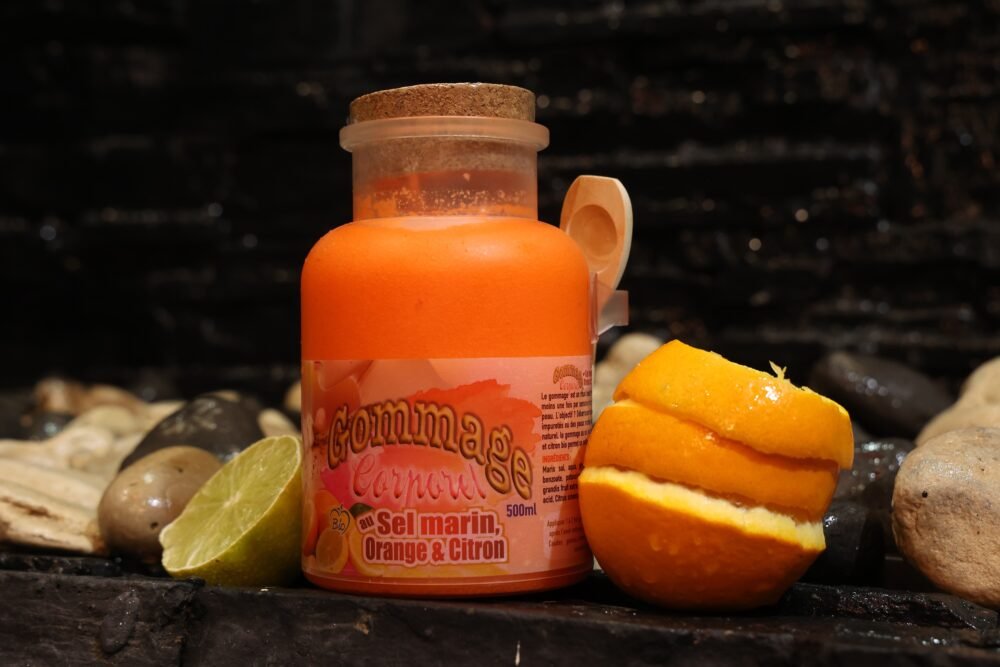 LE GOMMAGE CORPOREL AU SEL MARIN , ORANGE et CITRON.