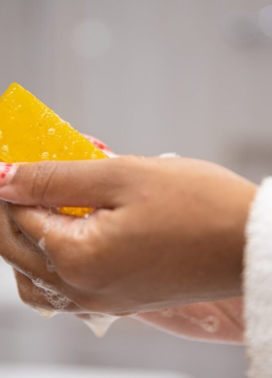 KIA GOLD SOAP 24K pour  VISAGE ET CORPS