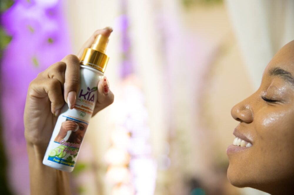 LOTION NETTOYANTE CLARIFIANTE ET RAFRAÎCHISSANTE AUX EXTRAITS DE CONCOMBRE ET PERSIL 100% naturel. – Image 3