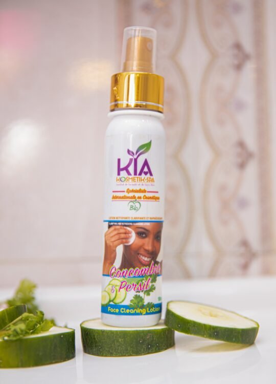 LOTION NETTOYANTE CLARIFIANTE ET RAFRAÎCHISSANTE AUX EXTRAITS DE CONCOMBRE ET PERSIL 100% naturel.