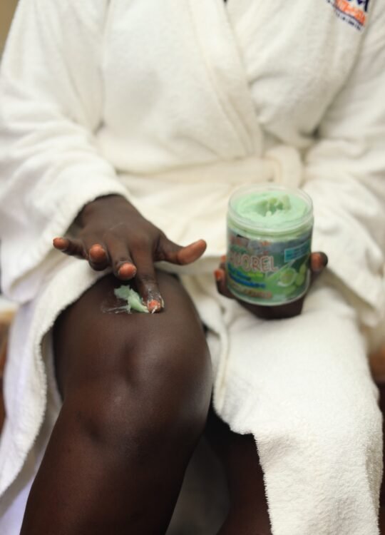 SAVON CORPOREL À ALOÉ VERA , CONCOMBRE ET BEURRE D’AVOCAT.